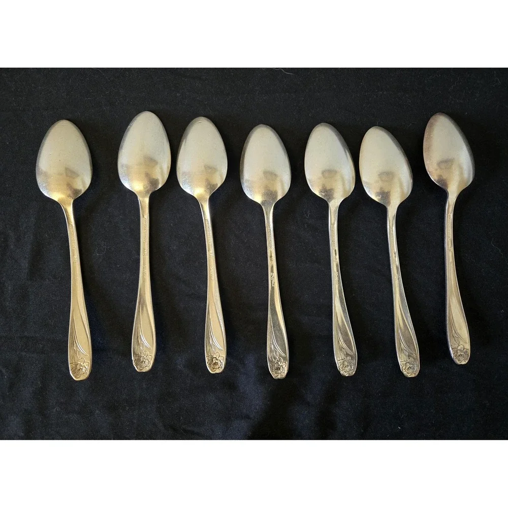 Vintage 1847 Rogers Bros IS Daffodil Set of 7 Teaspoons Flatware Silverware